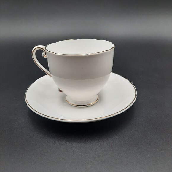 Vintage Royal Grafton Fine Bone China Teacup & Saucer Set With Chateau Frontenac - Picture 5 of 8